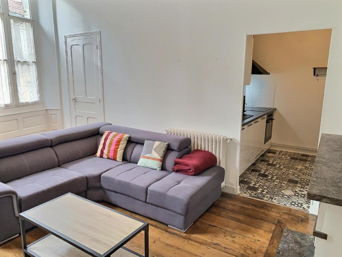 Wonderhost, Superbes Volumes Et Charme De L'Ancien Apartment โป ภายนอก รูปภาพ