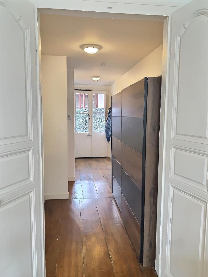 Wonderhost, Superbes Volumes Et Charme De L'Ancien Apartment โป ภายนอก รูปภาพ