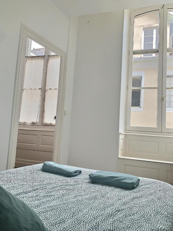 Wonderhost, Superbes Volumes Et Charme De L'Ancien Apartment โป ภายนอก รูปภาพ