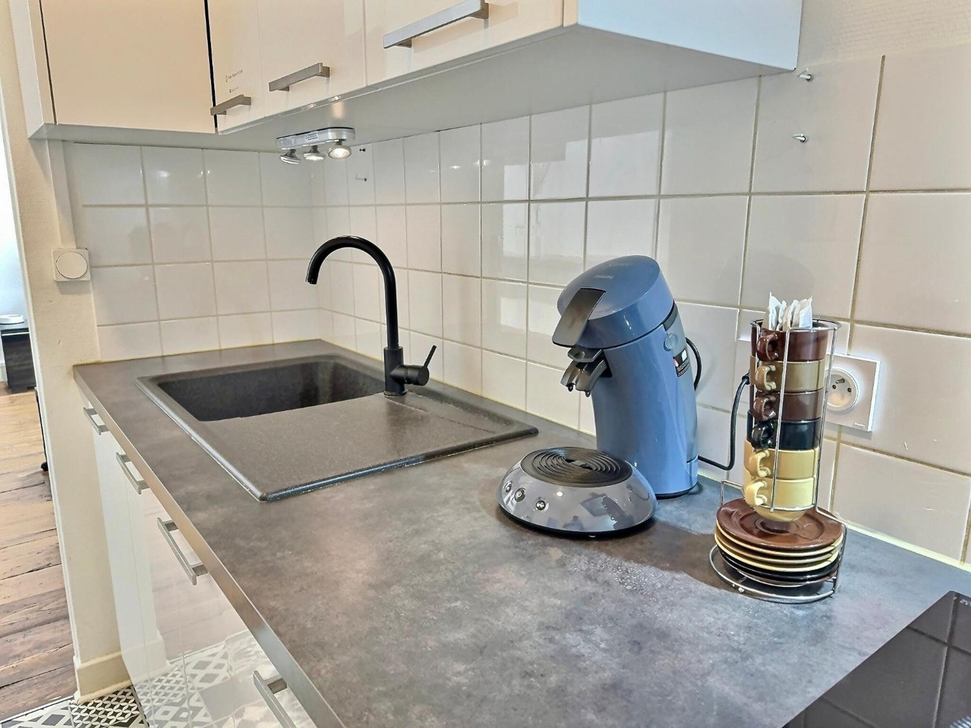 Wonderhost, Superbes Volumes Et Charme De L'Ancien Apartment โป ภายนอก รูปภาพ